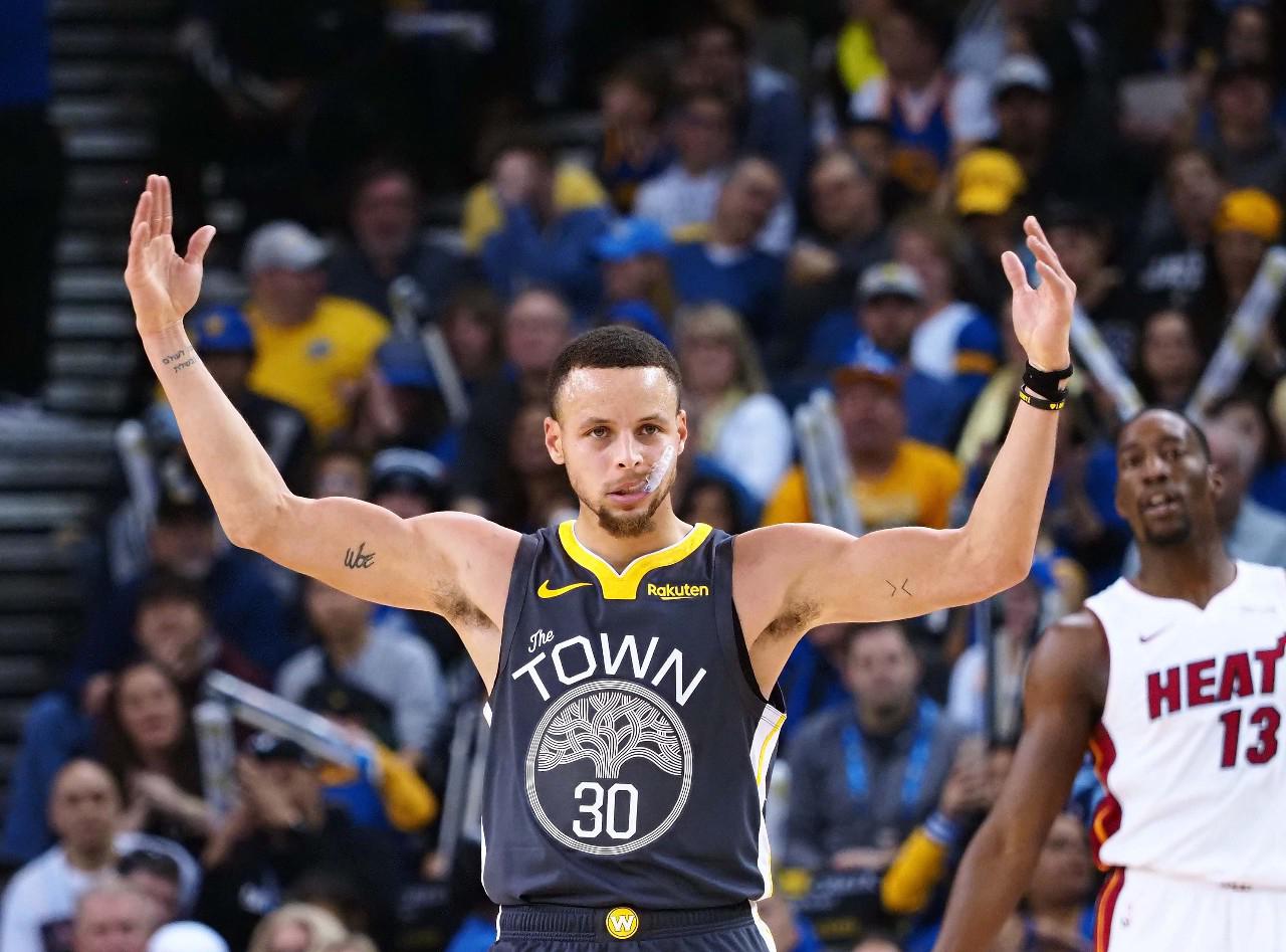 替补戴帽，凯恩当选斯图加特vs拜仁全场最佳球员（凯恩替补戴帽，获评斯图加特vs拜仁全场最佳）