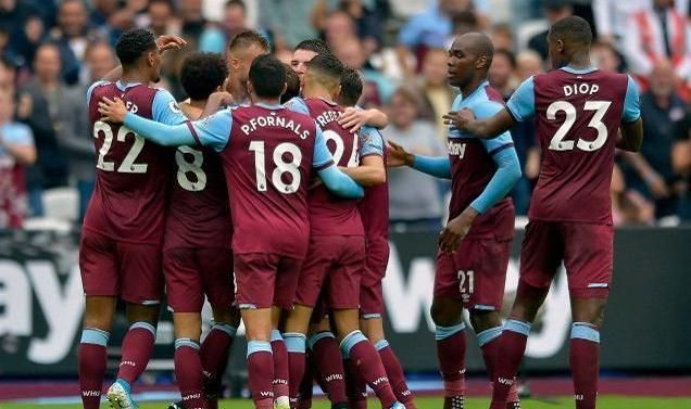 复出状态不错！库里首节6中4拿到10分（库里复出手感火热：首节6投4中拿下10分）